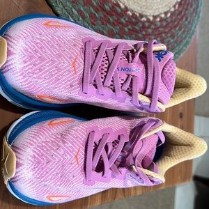 Hoka Clifton 9 - new w/o box